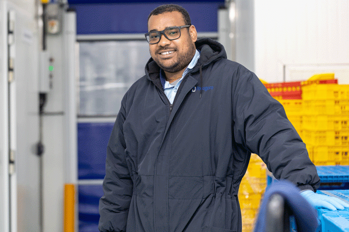 Pascal Lachinigadoo posant pour la caméra